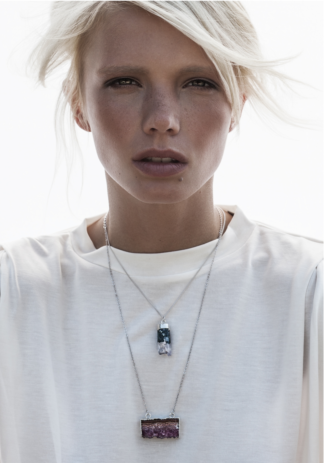 MADELEINE-ISSING_LOOKBOOK_HEALING-STONES_AMETHYST