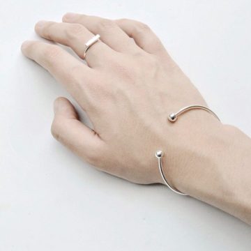 Armreif silber minimalistisch sphere-Madeleine Issing 2
