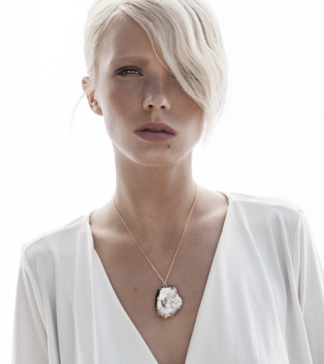 BERGKRISTALL-HEILSTEIN-LOOKBOOK-MADELEINE-ISSING