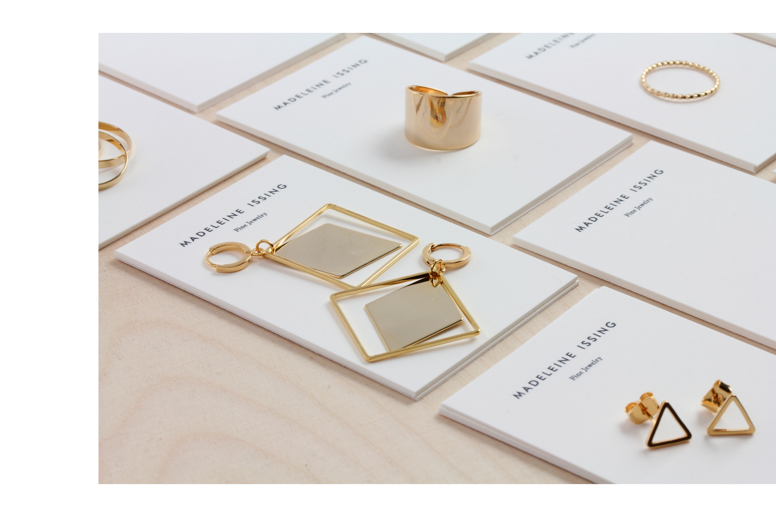 Moderne Ohrringe in Gold Madeleine Issing