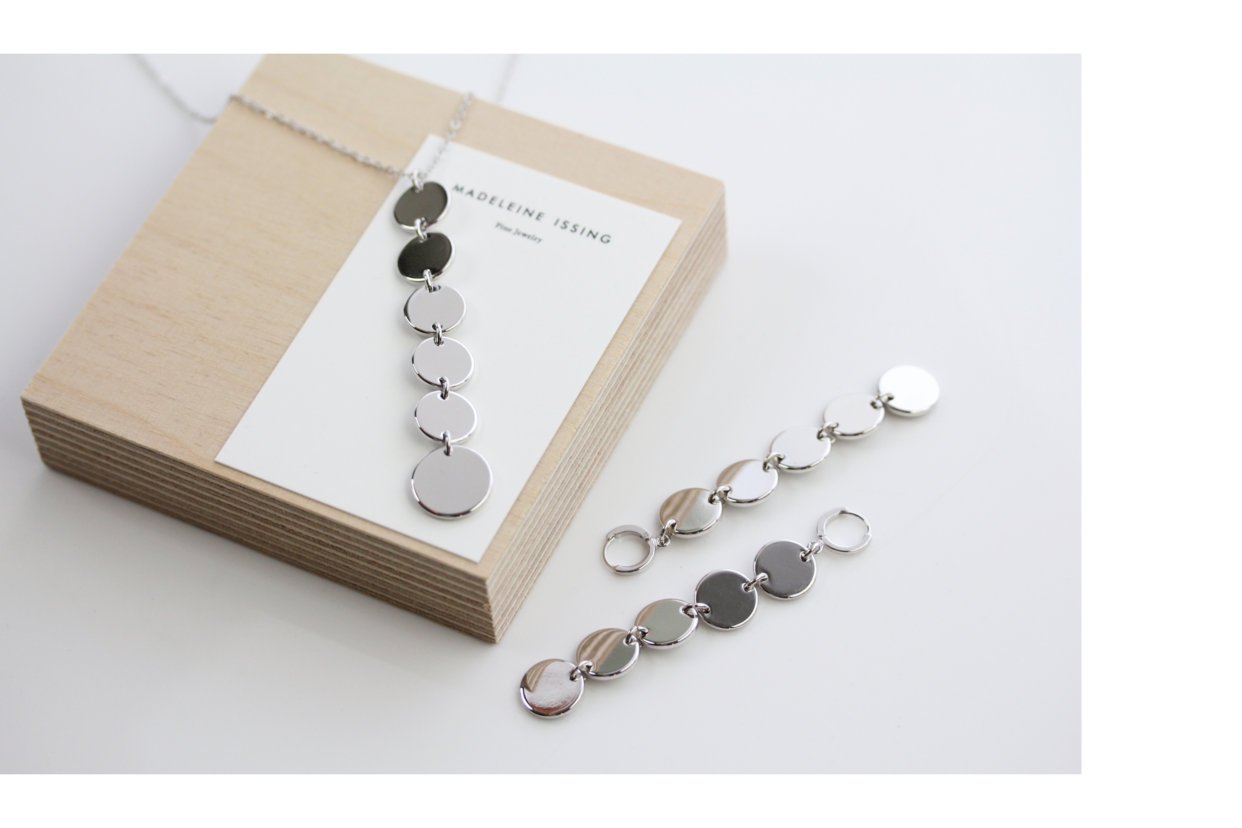 enge Halsketten in Silber Madeleine Issing 