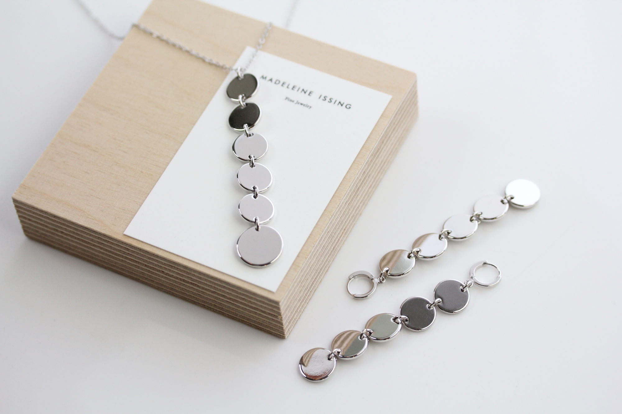 lange Ohrringe in Silber Madeleine Issing