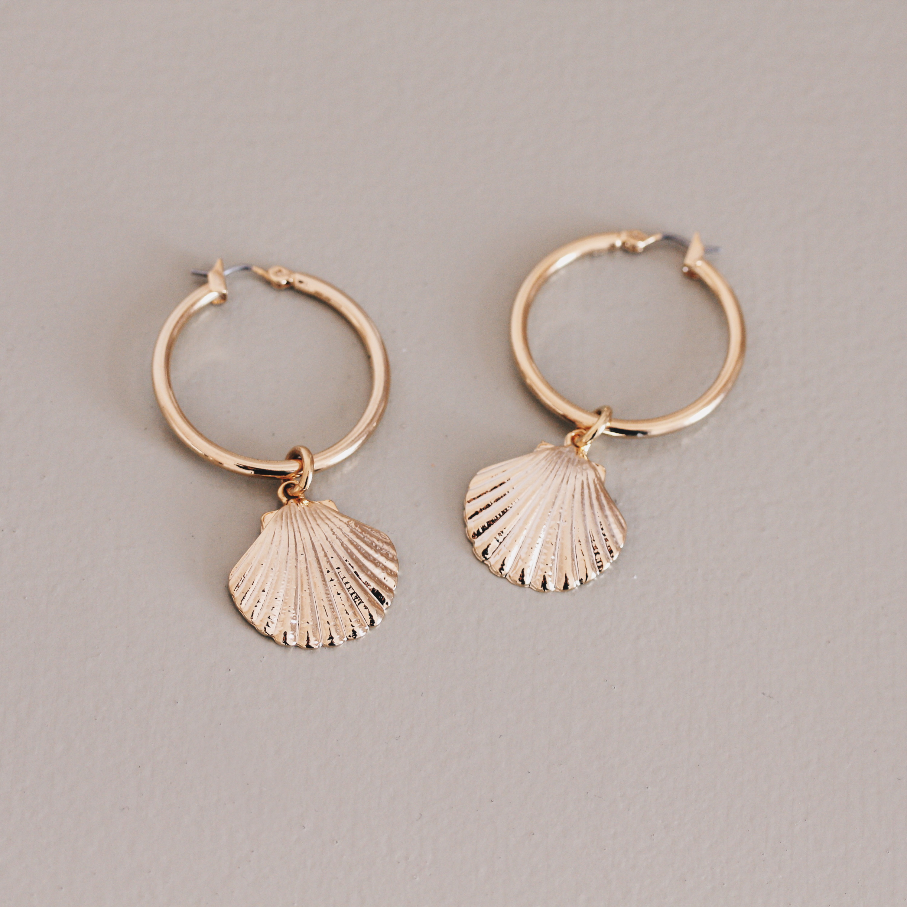 Muschel Ohrringe in Gold und Silber Madeleine Issing