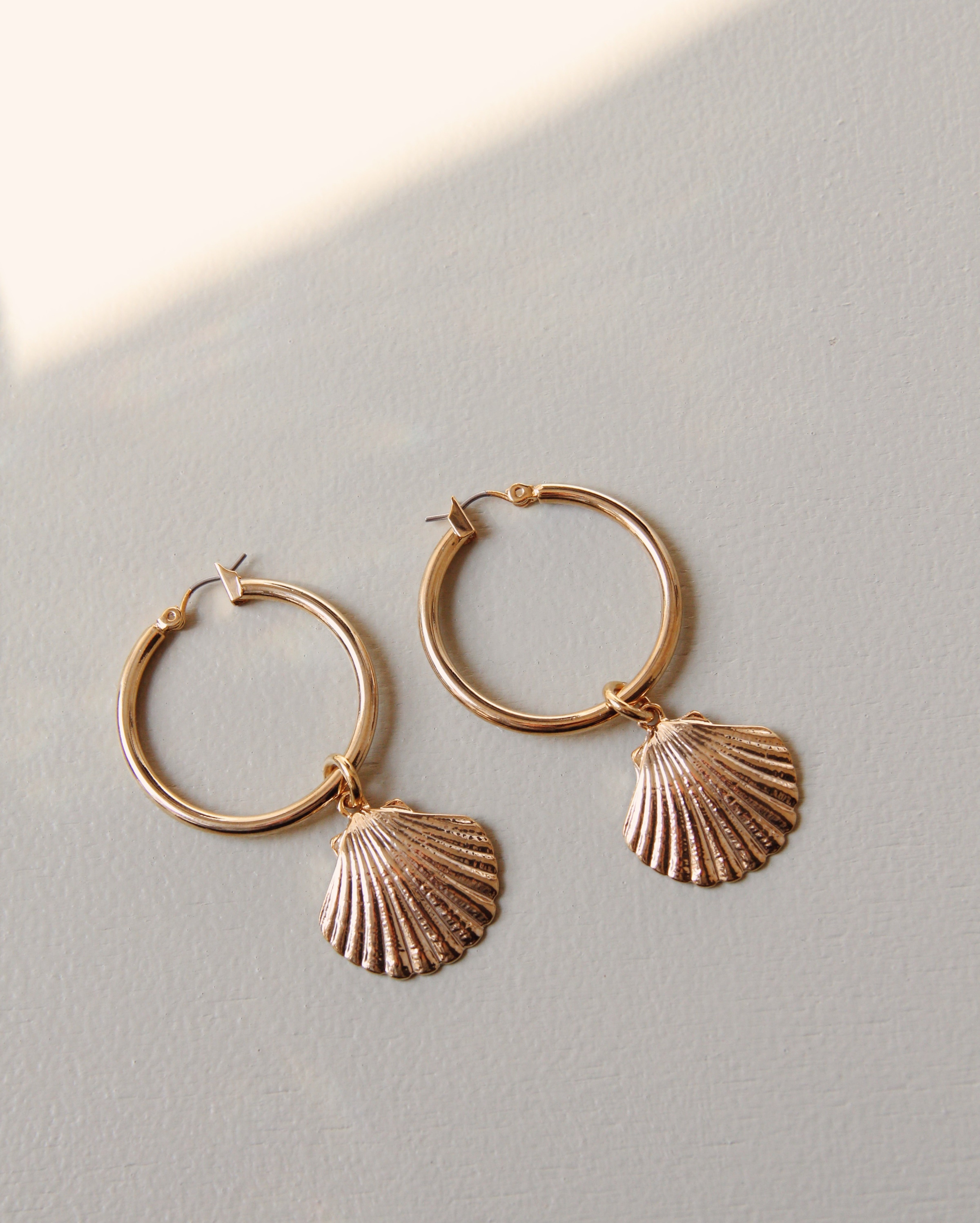 Muschel Ohrstecker in Gold und Silber Madeleine Issing